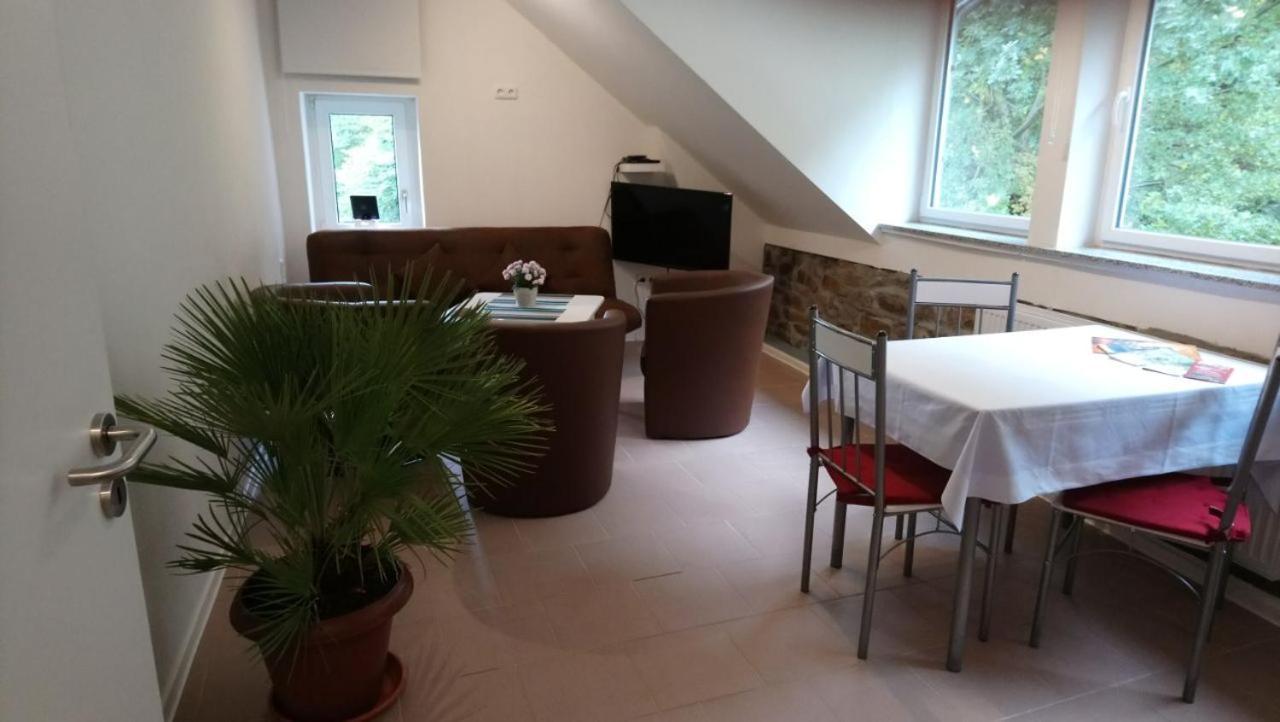Gasthaus Und Hotel An Der Kost 하팅겐 외부 사진