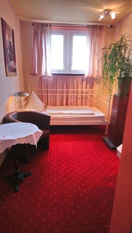 Gasthaus Und Hotel An Der Kost 하팅겐 외부 사진
